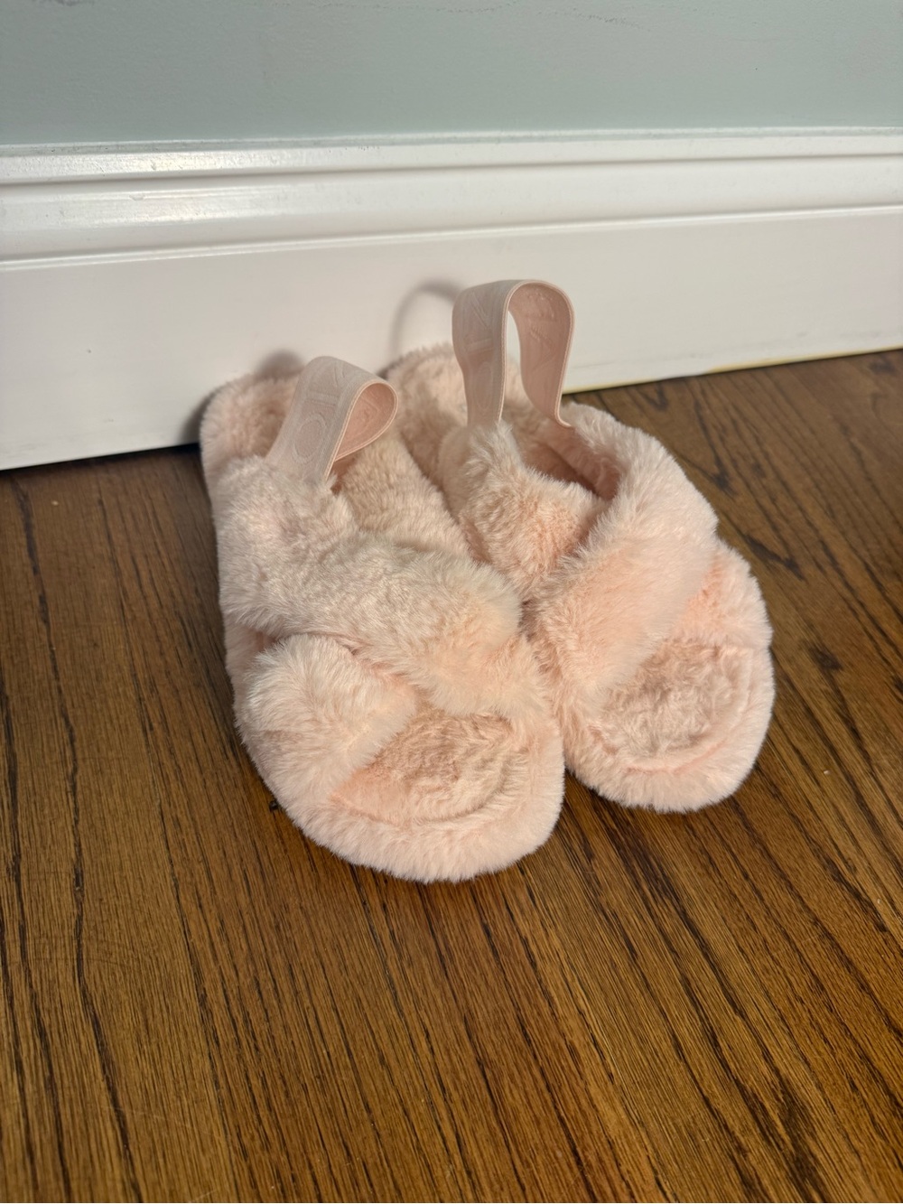 Capezio Plush Crisscross Open-Toe Kids Slides - Light Pink